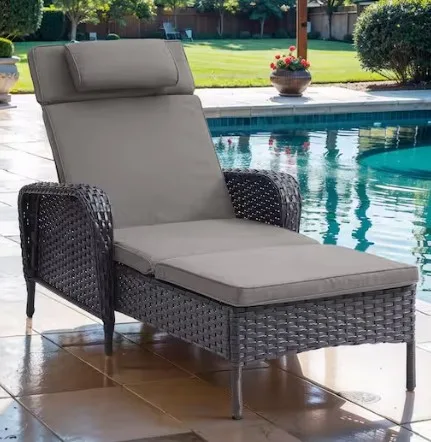 Opohoro Wicker Outdoor Chaise Lounge With Cushion